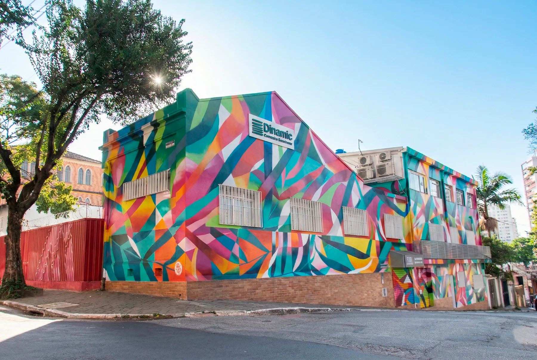 Sede Dinamic ao entardecer